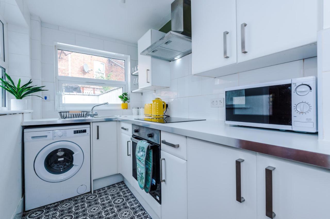 New! Stylish 2-Bed Home, In Chester By 53 Degrees Property, Ideal For Long Stays, Great Location - Sleeps 6 מראה חיצוני תמונה