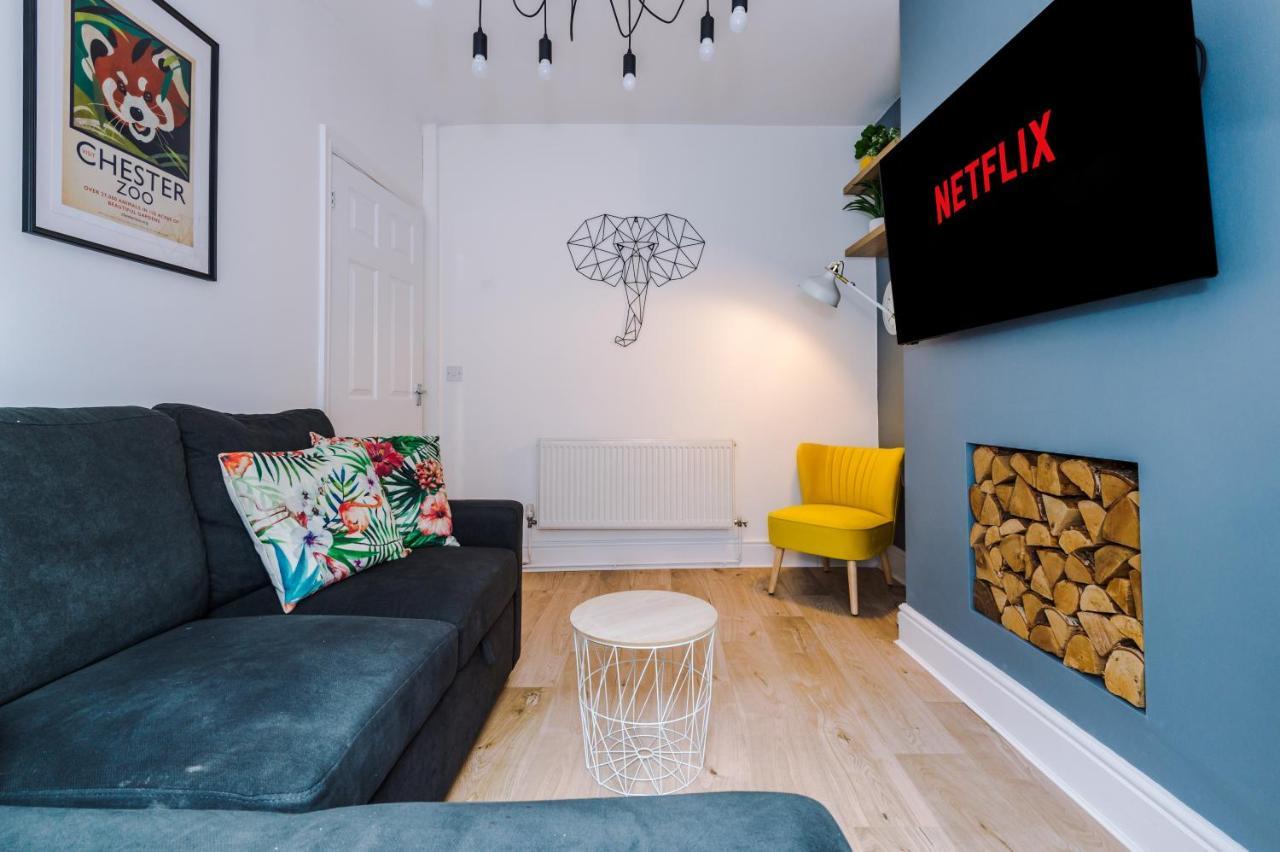 New! Stylish 2-Bed Home, In Chester By 53 Degrees Property, Ideal For Long Stays, Great Location - Sleeps 6 מראה חיצוני תמונה